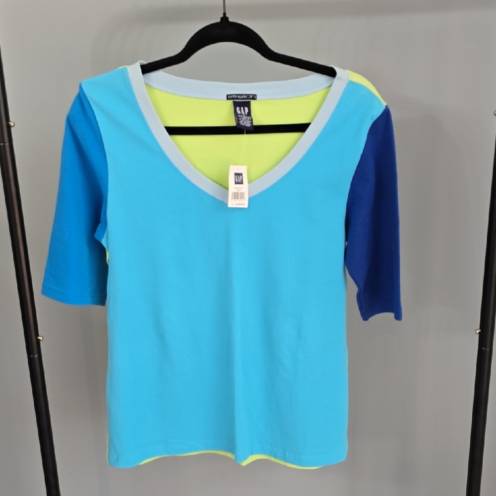 NWT VINTAGE GAP V-Neck Colorblock Tee - Light Blue and Navy